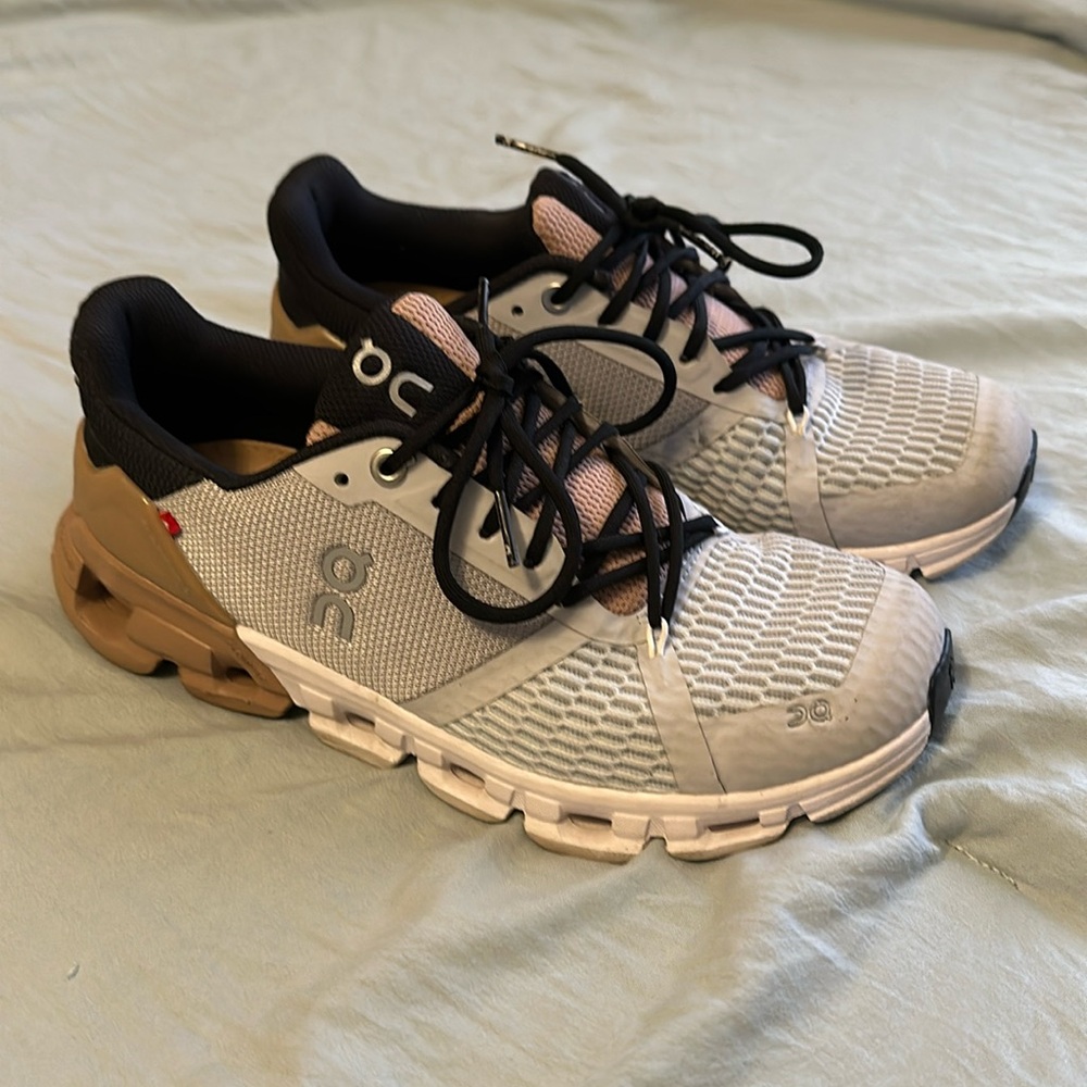 On Cloud Woman’s Size 7
